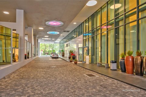 Condo in Miami, Florida, 1 bedroom  № 1450909 - photo 2