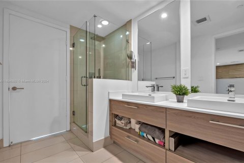 Condo in Miami, Florida, 1 bedroom  № 1450909 - photo 25