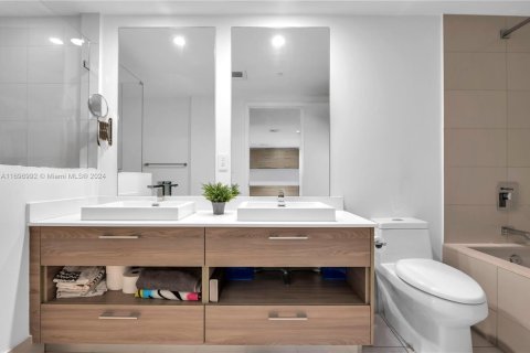 Condo in Miami, Florida, 1 bedroom  № 1450909 - photo 24