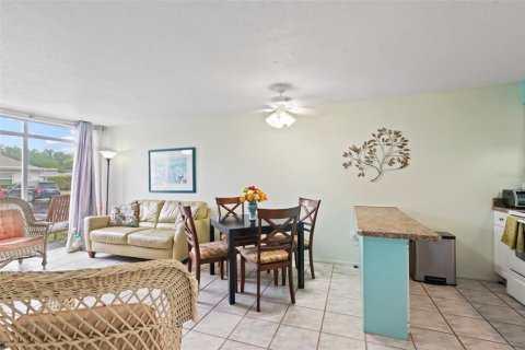 Condo in Holiday, Florida, 2 bedrooms № 2112339 - photo 24