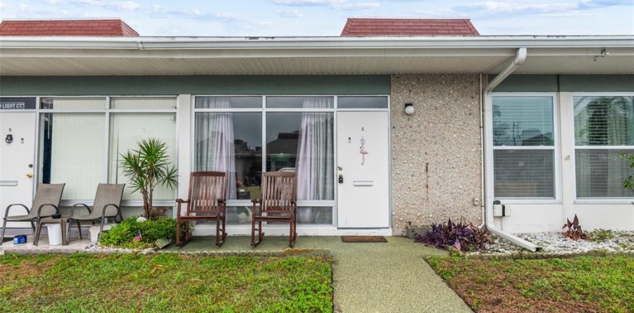 Condo in Holiday, Florida, 2 bedrooms № 2112339