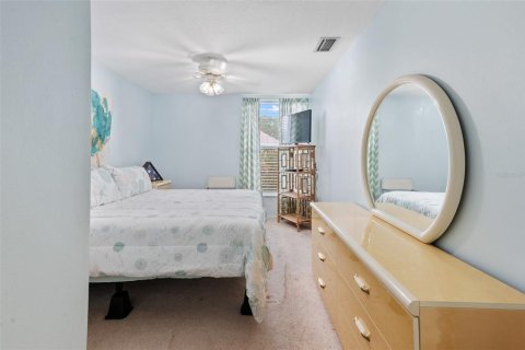 Condo in Holiday, Florida, 2 bedrooms № 2112339 - photo 28