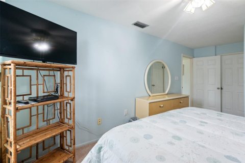 Condo in Holiday, Florida, 2 bedrooms № 2112339 - photo 30