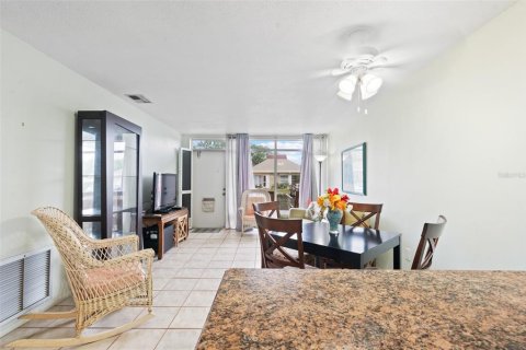 Condo in Holiday, Florida, 2 bedrooms № 2112339 - photo 25
