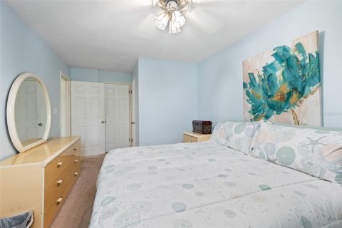Condo in Holiday, Florida, 2 bedrooms № 2112339 - photo 29