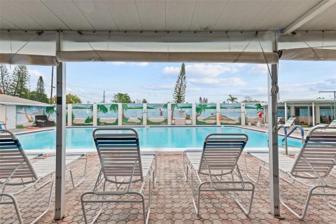 Condo in Holiday, Florida, 2 bedrooms № 2112339 - photo 12