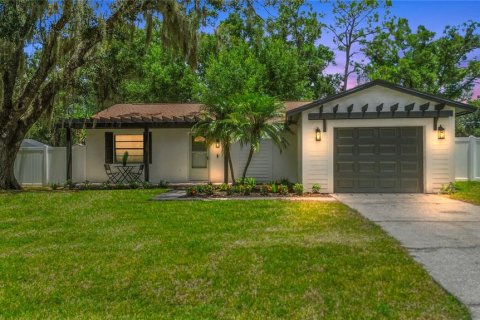 Villa ou maison à louer à Land O' Lakes, Floride: 3 chambres, 103.12 m2 № 1849536 - photo 1