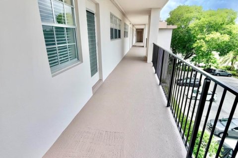 Copropriété à vendre à Pompano Beach, Floride: 2 chambres, 98.85 m2 № 2249692 - photo 12