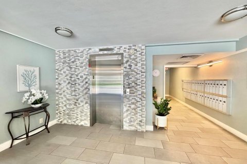 Copropriété à vendre à Pompano Beach, Floride: 2 chambres, 98.85 m2 № 2249692 - photo 10