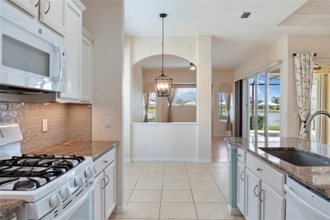 Villa ou maison à vendre à North Port, Floride: 3 chambres, 195.65 m2 № 1913788 - photo 8