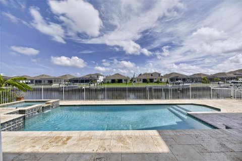 Villa ou maison à vendre à Apollo Beach, Floride: 4 chambres, 378.11 m2 № 2290664 - photo 3