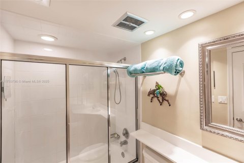 Condo in Fort Lauderdale, Florida, 2 bedrooms № 1959012 - photo 15