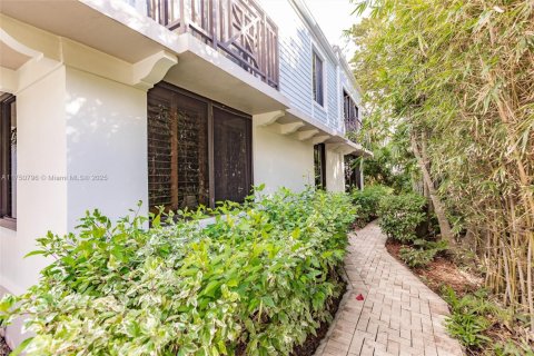 Condo in Fort Lauderdale, Florida, 2 bedrooms № 1959012 - photo 25