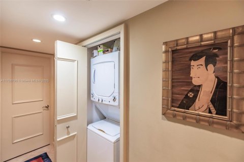 Condo in Fort Lauderdale, Florida, 2 bedrooms № 1959012 - photo 11