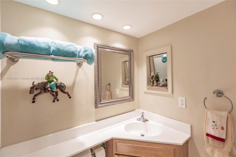 Condo in Fort Lauderdale, Florida, 2 bedrooms № 1959012 - photo 16