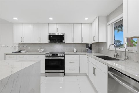 Copropriété à vendre à Pembroke Pines, Floride: 2 chambres, 135.54 m2 № 1997136 - photo 11