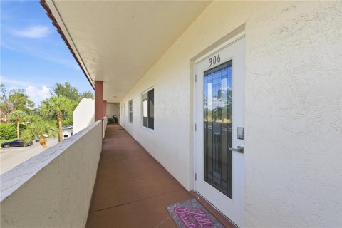 Copropriété à vendre à Pembroke Pines, Floride: 2 chambres, 135.54 m2 № 1997136 - photo 9