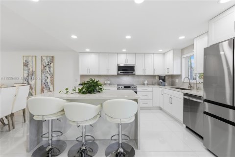 Copropriété à vendre à Pembroke Pines, Floride: 2 chambres, 135.54 m2 № 1997136 - photo 10