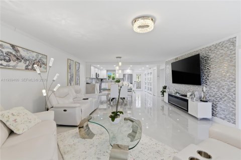 Copropriété à vendre à Pembroke Pines, Floride: 2 chambres, 135.54 m2 № 1997136 - photo 16