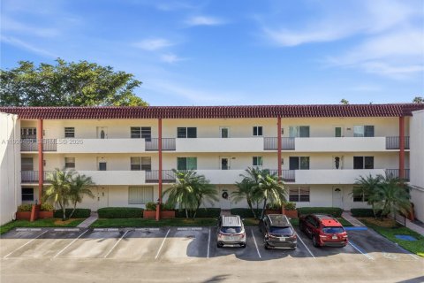 Copropriété à vendre à Pembroke Pines, Floride: 2 chambres, 135.54 m2 № 1997136 - photo 8