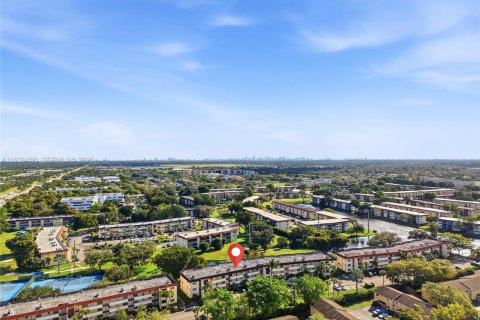 Copropriété à vendre à Pembroke Pines, Floride: 2 chambres, 135.54 m2 № 1997136 - photo 26