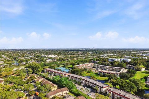 Copropriété à vendre à Pembroke Pines, Floride: 2 chambres, 135.54 m2 № 1997136 - photo 27