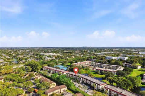 Copropriété à vendre à Pembroke Pines, Floride: 2 chambres, 135.54 m2 № 1997136 - photo 6