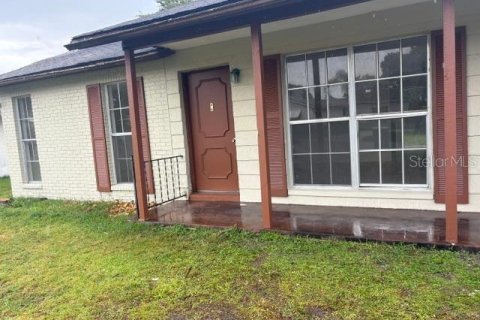 House in New Port Richey, Florida 2 bedrooms, 86.96 sq.m. № 2219368