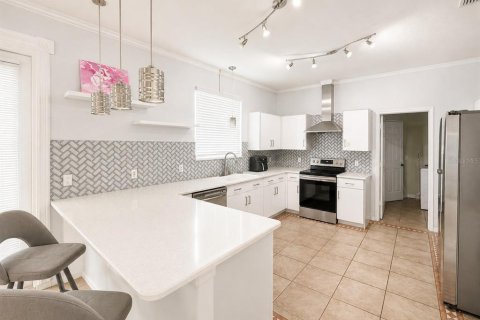 Casa en alquiler en Kissimmee, Florida, 3 dormitorios, 211.63 m2 № 2283907 - foto 4