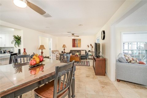 House in Clearwater, Florida 3 bedrooms, 165.18 sq.m. № 1827702 - photo 11