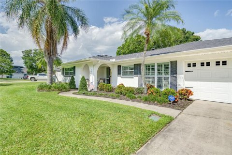 House in Clearwater, Florida 3 bedrooms, 165.18 sq.m. № 1827702 - photo 3