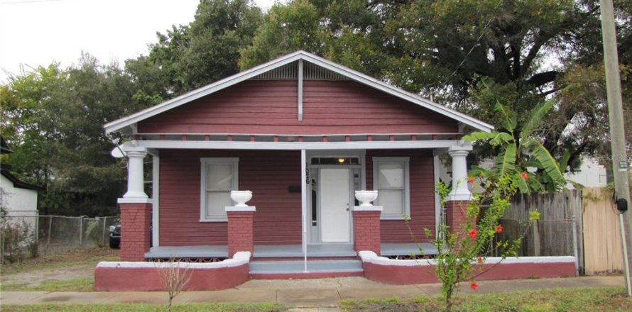 House in Tampa, Florida 3 bedrooms, 111.2 sq.m. № 2236687