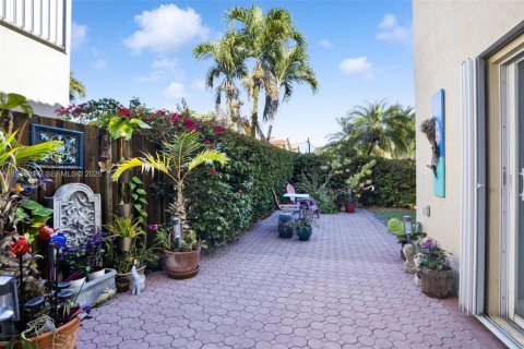 Casa en venta en Doral, Florida, 4 dormitorios, 200.11 m2 № 2019923 - foto 26