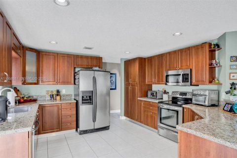 Casa en venta en Doral, Florida, 4 dormitorios, 200.11 m2 № 2019923 - foto 13