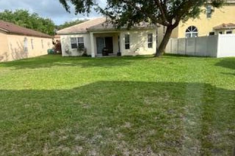 Villa ou maison à louer à St. Lucie, Floride: 3 chambres, 127.93 m2 № 2147261 - photo 10