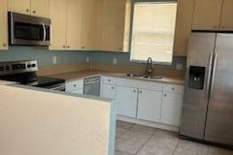 Villa ou maison à louer à St. Lucie, Floride: 3 chambres, 127.93 m2 № 2147261 - photo 3