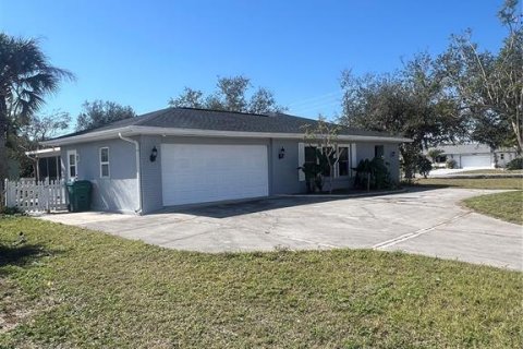 Villa ou maison à Port Charlotte, Floride 3 chambres, 198.16 m2 № 2130978