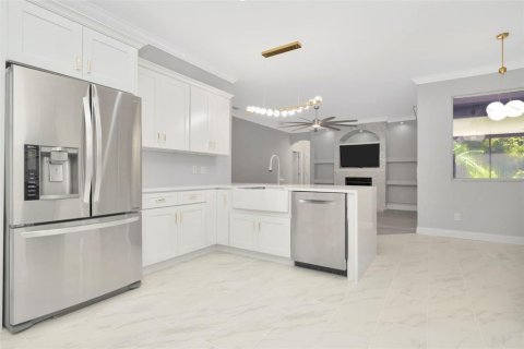 House in Land O' Lakes, Florida 5 bedrooms, 303.23 sq.m. № 1847163 - photo 15