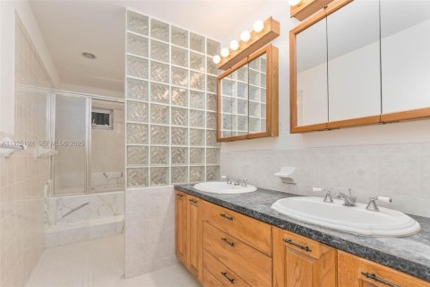 Casa en venta en Palmetto Bay, Florida, 4 dormitorios, 311.22 m2 № 1984178 - foto 16