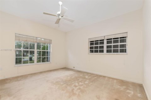Casa en venta en Palmetto Bay, Florida, 4 dormitorios, 311.22 m2 № 1984178 - foto 19
