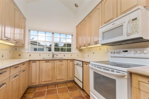 Casa en venta en Palmetto Bay, Florida, 4 dormitorios, 311.22 m2 № 1984178 - foto 8