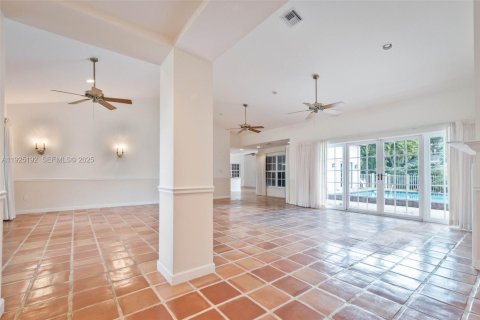 Casa en venta en Palmetto Bay, Florida, 4 dormitorios, 311.22 m2 № 1984178 - foto 3