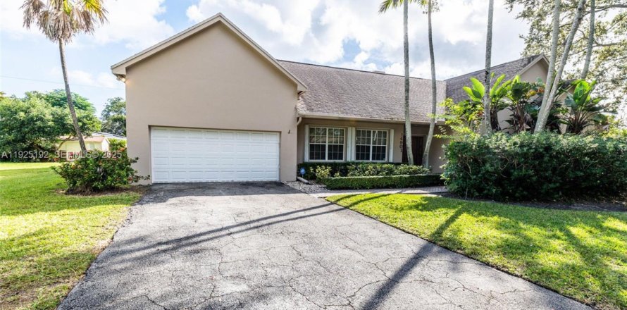 Casa en Palmetto Bay, Florida 4 dormitorios, 311.22 m2 № 1984178