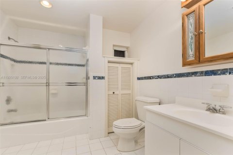 Casa en venta en Palmetto Bay, Florida, 4 dormitorios, 311.22 m2 № 1984178 - foto 20