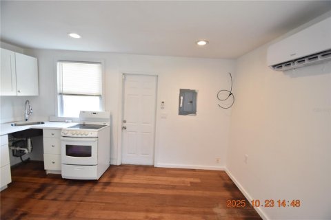 Apartment in Saint Petersburg, Florida 27.87 sq.m. № 2390950 - photo 9