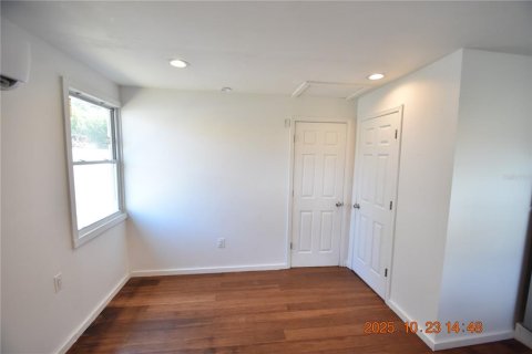 Apartment in Saint Petersburg, Florida 27.87 sq.m. № 2390950 - photo 8