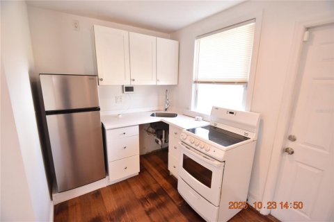 Apartment in Saint Petersburg, Florida 27.87 sq.m. № 2390950 - photo 10