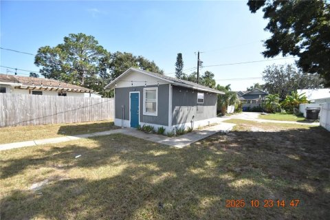 Apartment in Saint Petersburg, Florida 27.87 sq.m. № 2390950 - photo 3