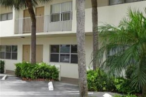 Condo in Pompano Beach, Florida, 1 bedroom  № 2353004