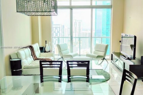 Condominio en Miami, Florida, 2 dormitorios  № 1998501